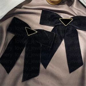 Women P Family Inverted Letter Triangle Hair Clip Fashion Bowknot Barrettes Classic Girls Hair Jewelry Headdress Accessories Vintage Hair Accessory