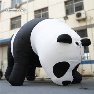Panda per animali gonfiabili pubblicitari personalizzati all'ingrosso Panda da arrampicata gigante di 6m per lo zoo e la decorazione del parco di divertimenti