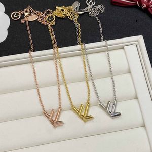 Brandneue Halskette Vintage Matching einfacher Buchstaben Kurzes dünnes Trottel Kettenketten Designer Halsketten Temperament Star Frauen passende Liebe Paar Schmuck Schmuck