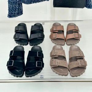 Sandali di moda Black Summer Luxurys Piscina Slifori da spiaggia Paris Sandale New Slide Nero morbida vera pelle cursore per esterni scarpe casual scarpa