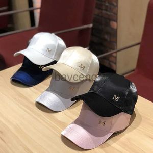 Boll Caps Womens Hats Korean version av den trendiga Wild Satin Baseball Cap Fashion Casual M Standard Hat Summer Shade Mens Hip-Hop Caps D240507