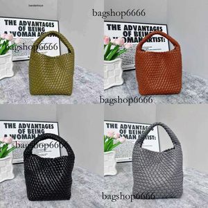 Frauen Designer -Tasche vielseitiger Lichtstil One Schulter schräg Kreuzleder gestricktes Handheld Frauenbag Originalausgabe