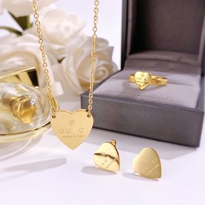 Luxo G Brand Love Desenvolve Brincos de Colares de Coração Mulheres 18K Gold Prata Irmã Natureza Sailormoon Cara de Cara de Cara Oorbellen Brincos Brincho Rings Jóias Presente de joias