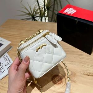 Best Selling Crossbody Bag New 80% Factory Promotion Double Gold Autumn Bag New Womens Fashion Lingge Embroidered Thread Chain Single Shoulder Diagonal Straddle Bag