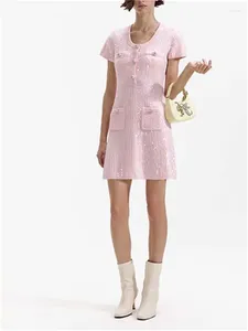 Partykleider Frauen rosa Pailletten Strick Mini Kleid O-Neck Kurzarm Strassknopf Robe für weibliche 2024 Frühlings Sommer