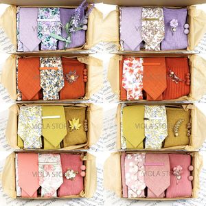 Viola Design Present Box Cotton Sock Tie Sets Clip Pin Cufflinks Hanky ​​Solid Floral Pink Purple Men Wedding Party Cravat Accessory 240508