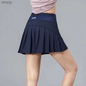 Kjolar kvinnor ny enkelhet hög midja tennis kjolar med fickor mode veckade kort kjol a-line fitness permeabilitet sportkläder y240508