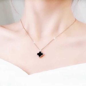 Brand originality Four Leaf Grass Necklace Womens Double Sided Titanium Steel Colorless High Grade Collar Chain Gift Jewelry Lucky Van jewelry