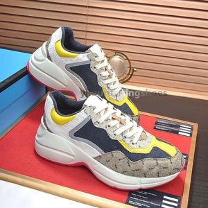 Rhyton Designer Buty Beige Men Treners Vintage luksus Chaussures Dame Buts Fashion Sneakers Wave usta trampki grube trampki Buty sukienki V1