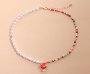 Chokers Bohemian curta gargantilha jóias de colar de pérolas de morango para mulheres 2021 Moda de moda da cadeia de clavículas com miçangas GI10666127