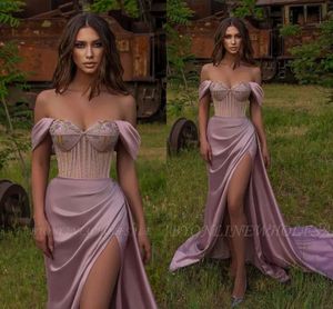 Utsökta lavendel lila sjöjungfru aftonklänningar arabiska eleganta höga splittringar av axelparty prom klänningar pärlor paljetter topp bc10344