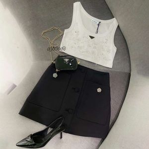 Tops Vestidos para Woman P Family Tank fêmea Nicho 2024 No início da primavera novo