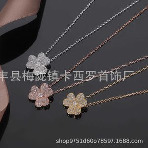 Hot High Version Van tjock guldelektropläterad 18K Lucky Clover Full Diamond Necklace av samma stil