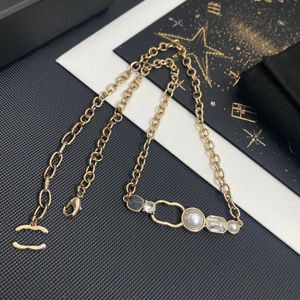 Pingente de colar de designer de marca de luxo 18K Gold Gold Bats Brass Brand Letter Homens Womens Link Chain Cheker Crystal Pearl Jewelry Gift