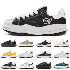 Designer Originals Running Shoes Bekväm Mens Wommens Triple Black White Yellow Grey Gray Olive Green Navy Blue Mens Trainers Outdoor Sneakers Storlek 36-45