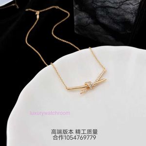 Luxury Tiifeniy Designer Pendant Necklaces S925 Sterling Silver High Edition Knot Necklace Womens Versatile end V Gold Bow Goods
