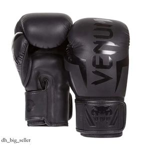 Venum Muay Thai Punchbag Grappling Gloves пьют детские боксерские перчатки.