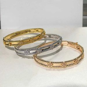 Höga lyxiga smycken designade armband för älskare Guldhuggning Alla hjärtans dag kvinnliga smala armband med vanligt Vanly