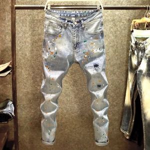 Arrivo KPOP in stile coreano abiti da design maschile abiti di alta qualità spruzzati dipinti di jeans pantaloni di cotone in difficoltà 240424 240424