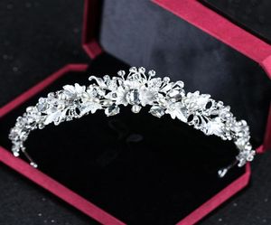 Rhinestone Pearl Flower Bridal Crowns Handgjorda silver Tiara pannband Crystal Diadem Crown Wedding Hair Accessories D19011102306D3785499