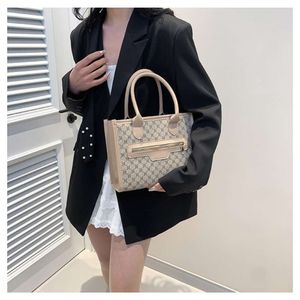 Small 2024 Spring New Simple Crossbody Fashion Trend Handbag Casual Shoulder Bag 80% factory wholesale