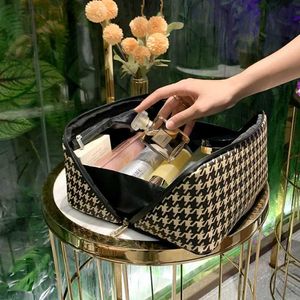 Sacchetti cosmetici borse di stoccaggio cosmetico per seguppotto per le donne per viaggiare in pelle impermeabile organizzatore di gabinetto accessori per saccheggio cubo d240425