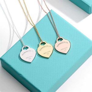 Pendant Necklaces Hot selling stainless steel heart-shaped necklace for women T family same style love pendant titanium single peach heart Q240507