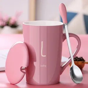 Tazze che vendono lettera set di tazze in ceramica con cucchiaio di coperchio che beve tè per la casa