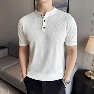 メンズポロスメンズポロシャツ2024夏の新しい中国語スタンドアップネックソリッドニット短袖カジュアルウェアQ240508