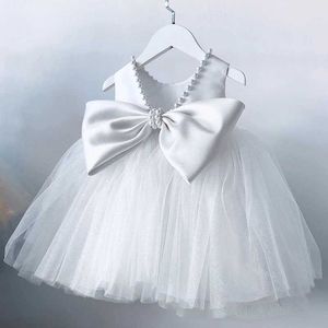 Abiti da battesimo Abito da festa per neonati Bianco a v-back Birthday Baptist Summer Flower Girl Preschool Childrens Princess Q240507