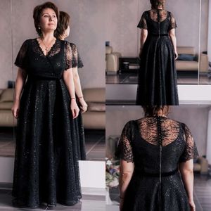 Nyaste V Neck Short Sleeve En linje av paljetten Lace Mother Bride Dresses Plus Size Wedding Evening Gowns 0508