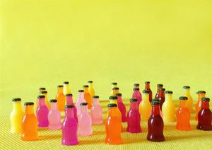 50 PCs gemischte Farbflaschen Miniaturen Lebensmittel Künstliche Flaschen Fairy Garden Gnome Terrarium Dekor Bonsai Figurine Doll House Decor24100637