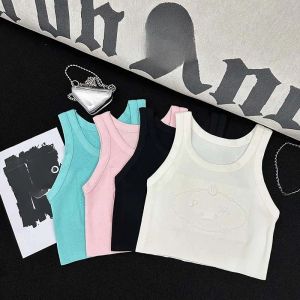 2024 Kvinnor Vest T-shirt Designer Knitwear Slim-Fit Vest 3Dlogo Short Sport Fitness T-shirt Small Street Spice Multifunktionella sexiga kläder