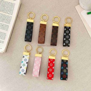 Cell Phone Straps & Charms Designer Keychain Trendy brand keychain pendant with classic floral accessories leather keychain ring, checkered metal