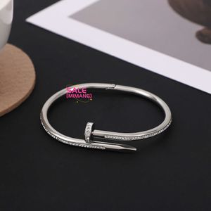 Designer New Ins Wind Nail 18k Gold Diamond Inlaid Card Home Colorless Armband Women's Light Luxury Versatile HD05 FNMP
