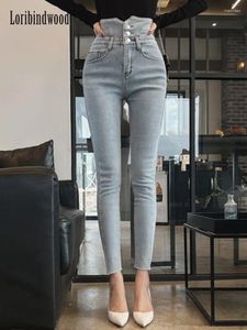Frauen Jeans 2024 Koreanischer Stil gebürstet weiß gewaschene Blau - Temperament schlanker 3 -Knopf -hohe Taille dünne Kumpelhosen