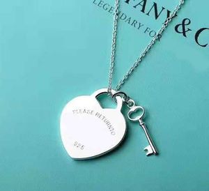 Pendant Necklaces Love key t family Necklace female Di isn minority design heart-shaped pendant clavicle chain Q240507