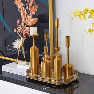キャンドルホルダーヨーロッパレトロメタルゴールドメッキ高品質の柱結婚式の家の装飾キャンドルスティック小道具