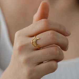 Bröllopsringar Skyrim Crescent Moon Lotus Ring Rostfritt stål Kvinnor Ringar 2024 NY I Fashion Wedding Jewelry Gift Wholesale