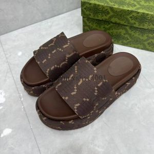 Casual Fashion Sommerplattformen gedruckt gestickt berühmte Folien Flat Dicke Unterschuhe Braun gelbe weiße Sandalen