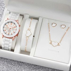 الساعات النسائية 4pcs/مجموعة جنيف أزياء Sile Band Women Es Heart Jewelry Set (بدون صندوق