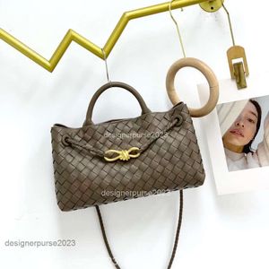 Tote Cowhide Lady East/West рюкзак Andiamo маленькие сумки классические сумки Gold 2024 Кожаная тканая бренда сумочка женское плеч