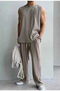 Seta di ghiaccio uomo estivo per tracce di sedie per tracce gustose maglietta senza maniche e pantaloni da uomo a due pezzi set elegante abito 240507