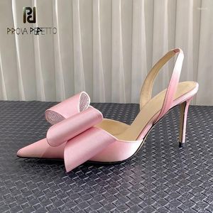 Sandalet büyük kristal bowtie sivri uçlu kadınlar yaz sandal ayakkabı slingback saten gerçek deri ince topuk pist t-show sapatos mujer