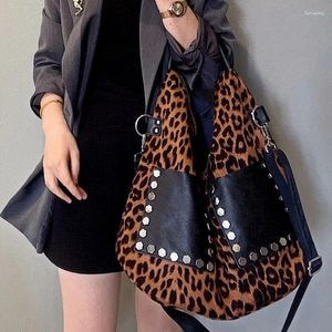 Omuz çantaları kahverengi leopar kadın çantası 2024 Sonbahar/Kış çok yönlü crossbody moda büyük büyük kapasiteli kadın çanta