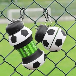 550 ml di bottiglie d'acqua per bambini da calcio pieghevole bottiglie sportive portatili bottiglia da calcio da calcio a forma di palla a forma di acqua silicone coppa 240507