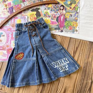 子どもが大好きなハート刺繍デニムロングスカートの女の子レースアップボウズエラスティックウエストカウボーイスカートファッションキッズデザイナー服Z8014