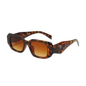 Occhiali da sole designer maschere da sole sfumature da esterno stile classico occhiali da sole per donne lussuoso mix oculari color triangolari opzionali Gafas pa