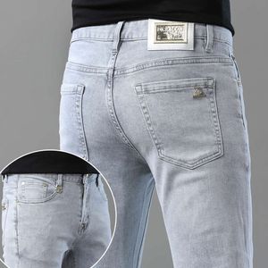 Modekläder tunna denim mäns lyxmärke high-end elastisk smal passande avslappnad mångsidig europeisk liten rak ben byxor sanna religiösa jeans män