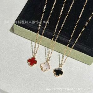 Fashion Van Clover Mini Necklace V Gold Natural Fritillaria Red Chalcedony Laser Female 18K Ringörhängen